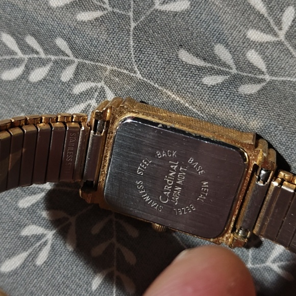 Cardinal Gold Quartz Watch - Picture 3 of 4
